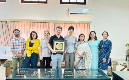 फ्रांसीसी यात्रा लेखक और पत्रकार एंटोनी कैल्विनो के साथ साहित्यिक सत्र