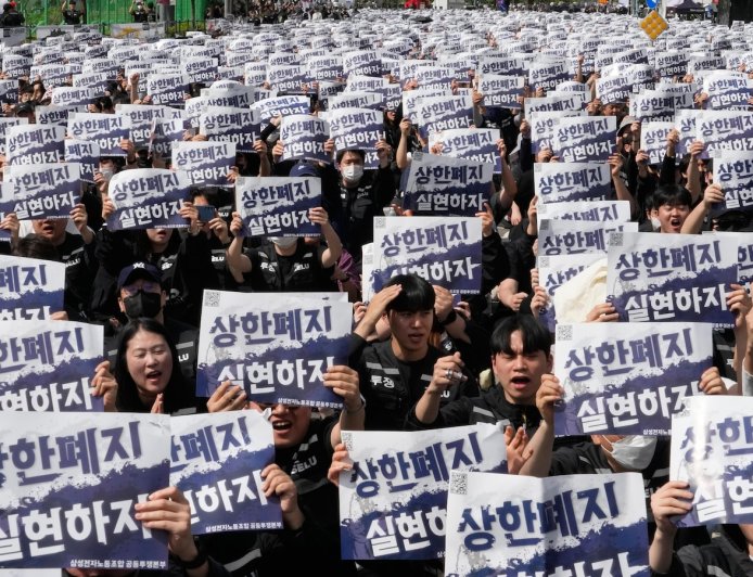 Samsung workers rally in South Korea, demanding higher pay and threatening to strike