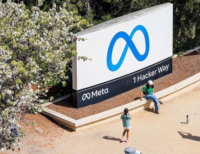 Meta beats revenue expectations, boosts capital spending forecast for 2026