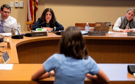 Some parents don't want their kids to use tech at school. But districts are pushing back