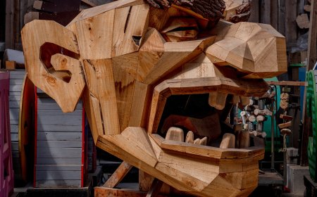 He’s Trolling Your Trash, and Turning It Into Art