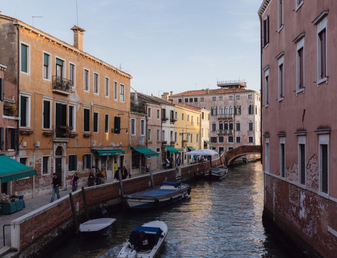 In Venice, Meditating on Time and Place on a Leisurely Bar Crawl
