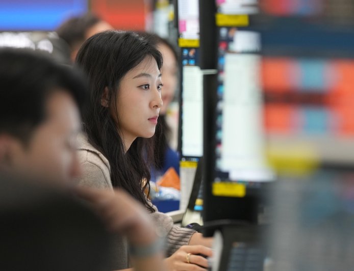 Asian stocks fall and oil prices climb after attacks imperil the ceasefire with Iran