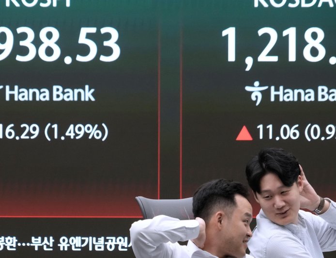 Asian shares trade mixed after Wall Street rally despite Iran war worries