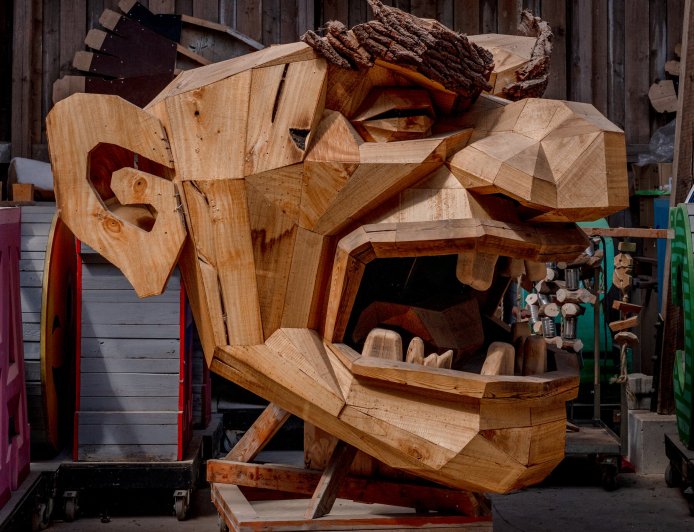 He’s Trolling Your Trash, and Turning It Into Art