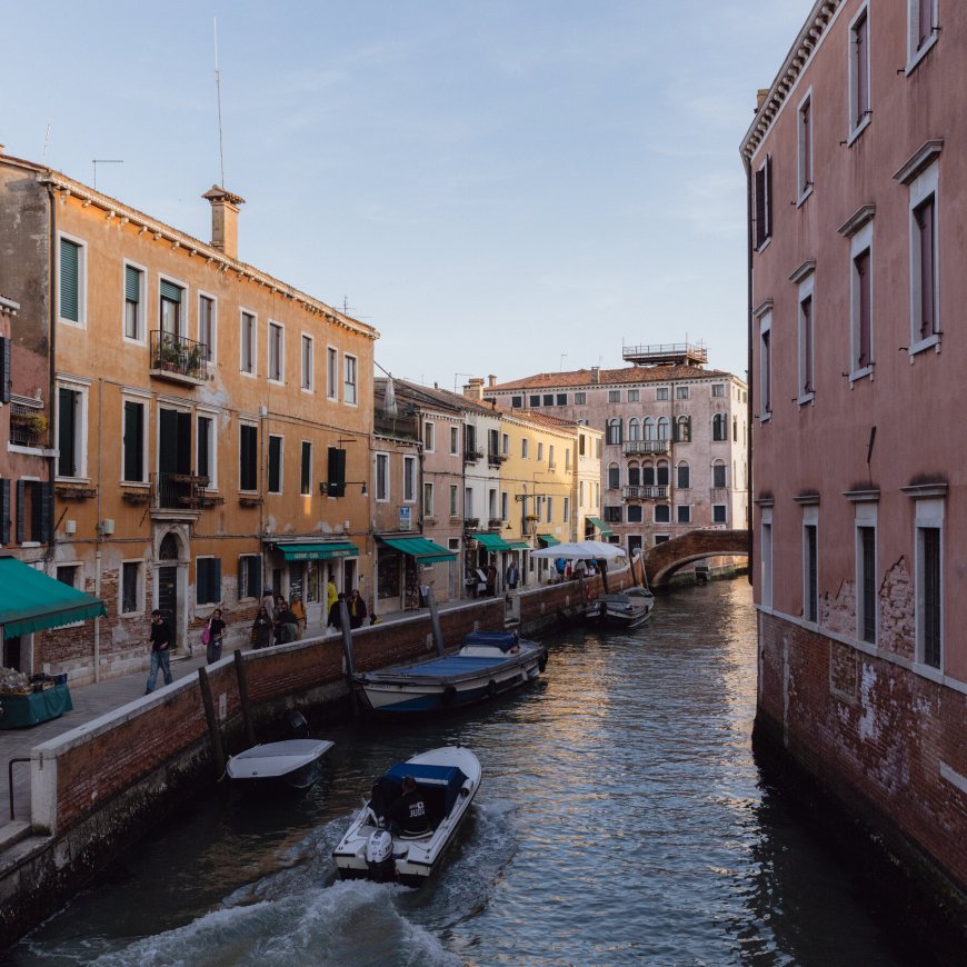 In Venice, Meditating on Time and Place on a Leisurely Bar Crawl