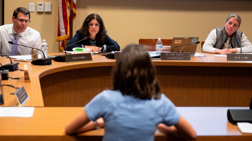 Some parents don't want their kids to use tech at school. But districts are pushing back