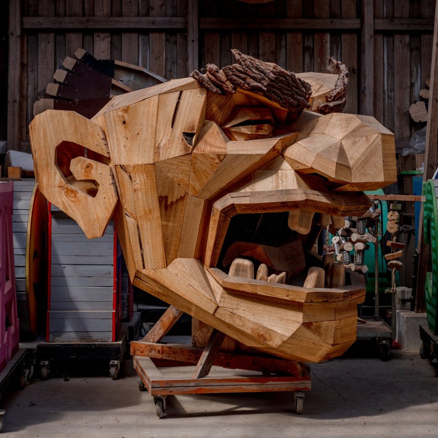 He’s Trolling Your Trash, and Turning It Into Art