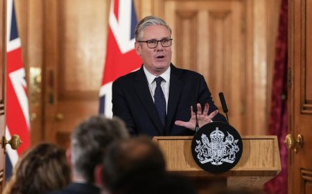 Starmer says Britain will ban under-16s from using a range of social media apps