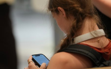 UK unveils plans for social media curfew for older teens - but it's voluntary