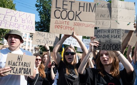 Protesters rally in Kyiv as Zelenskyy moves to oust Ukraine's defense minister