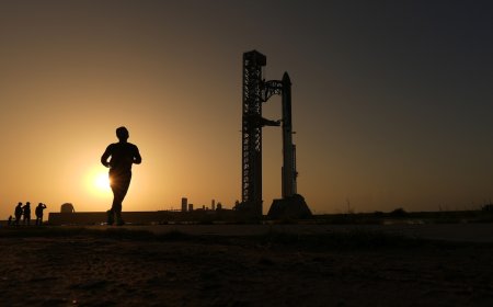 SpaceX launches Starship on test flight, this time with most advanced Starlinks