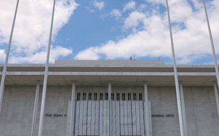Kennedy Center Board Decides to Inscribe Trump’s Name on Building