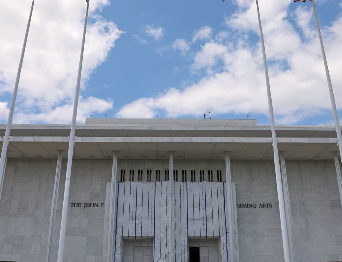 Kennedy Center Board Decides to Inscribe Trump’s Name on Building