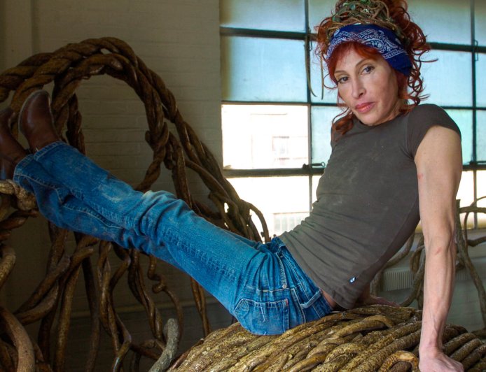 Laura Spector, Who Turned a Loathsome Vine Into Art, Dies at 71
