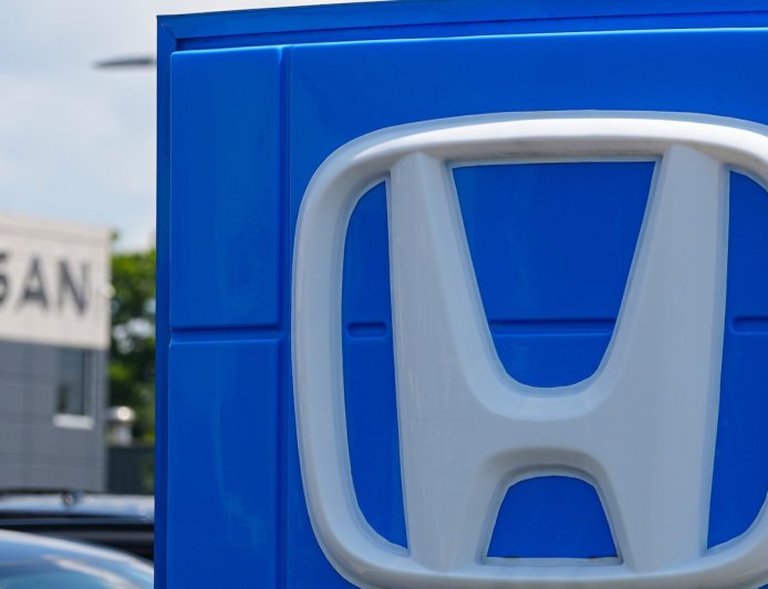 Japanese automakers Nissan and Honda agree to work together on software for cars