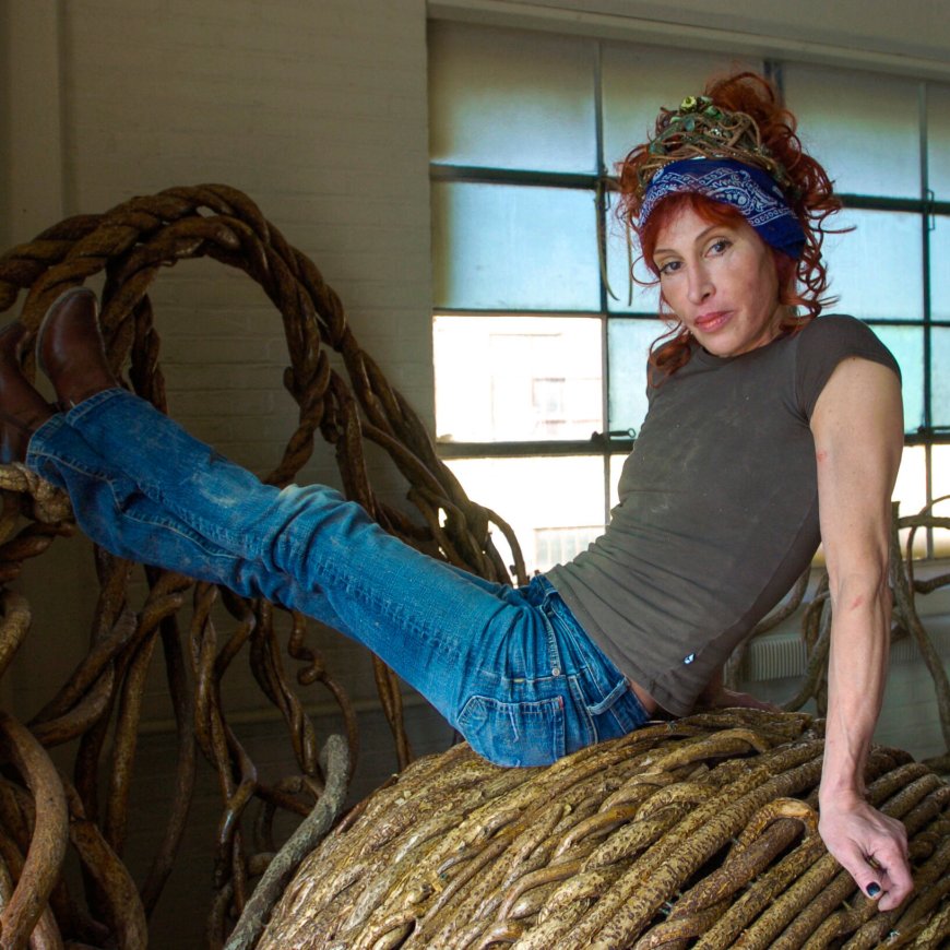 Laura Spector, Who Turned a Loathsome Vine Into Art, Dies at 71